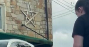 Cảnh báo: Đừng cho gấu ăn ở Tennessee!