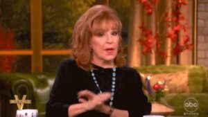 Joy Behar mời Tổng Thống Trump lên 'The View' sau khi ông gọi Greene là 'RINO' vì xuất hiện trên show 4 Joy Behar mời Tổng Thống Trump lên ‘The View’ sau khi ông gọi Greene là ‘RINO’ vì xuất hiện trên show