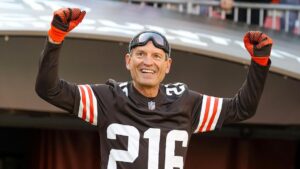 Huyền thoại Browns Bernie Kosar nói ông thấy như ‘phép lạ’ sau ca ghép gan