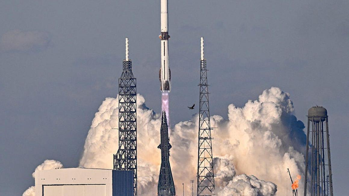 Tên lửa New Glenn của Blue Origin hạ cánh thành công lần đầu 1 blue origin new glenn gettyimages 2245978343