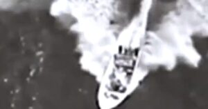 Các nhà lập pháp điều tra vụ tấn công tàu Hoa Kỳ