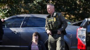 Cháu gái tác giả 'Charlotte's Web' chỉ trích chiến dịch di trú của DHS 5 Cháu gái tác giả ‘Charlotte’s Web’ chỉ trích chiến dịch di trú của DHS