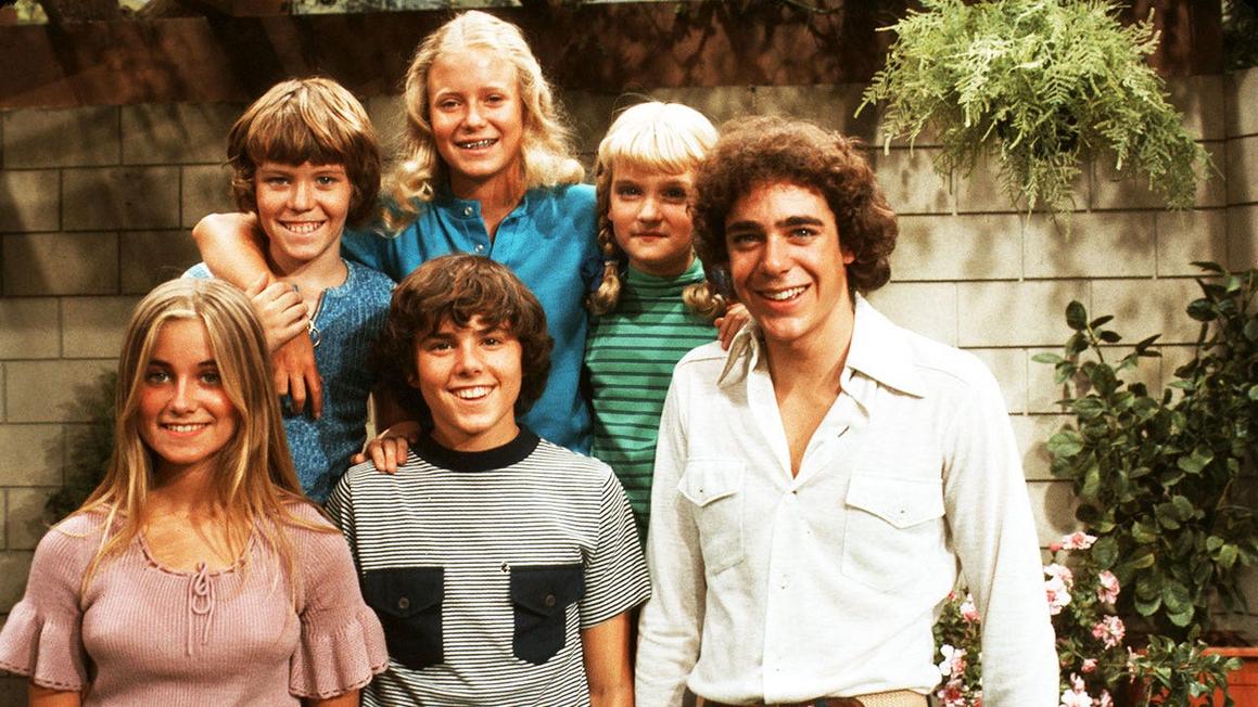 Sao 'The Brady Bunch' Thừa Nhận Từng Có Tình Ý Với Em Gái Trên Truyền Hình 1 brady bunch child stars portrait