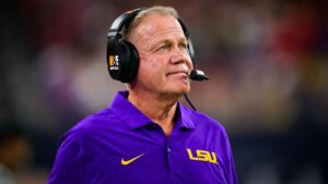 Brian Kelly được trả $54 triệu sau vụ kiện LSU 16 Brian Kelly được trả $54 triệu sau vụ kiện LSU