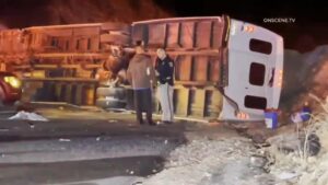 Tin tức về tai nạn xe buýt ở Running Springs khiến nhiều thiếu niên bị thương 20 Tin tức về tai nạn xe buýt ở Running Springs khiến nhiều thiếu niên bị thương