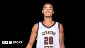 Cầu thủ bóng rổ 20 tuổi qua đời sau trận đấu 11 Cầu thủ bóng rổ 20 tuổi qua đời sau trận đấu