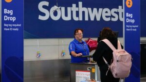 FAA Giảm Chuyến Bay: Phản Ứng của United, Southwest và American 25 FAA Giảm Chuyến Bay: Phản Ứng của United, Southwest và American