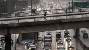 Tin bão mới nhất tại California: Los Angeles đối mặt mưa lớn, nguy cơ lũ lụt và lở đất 5 Tin bão mới nhất tại California: Los Angeles đối mặt mưa lớn, nguy cơ lũ lụt và lở đất