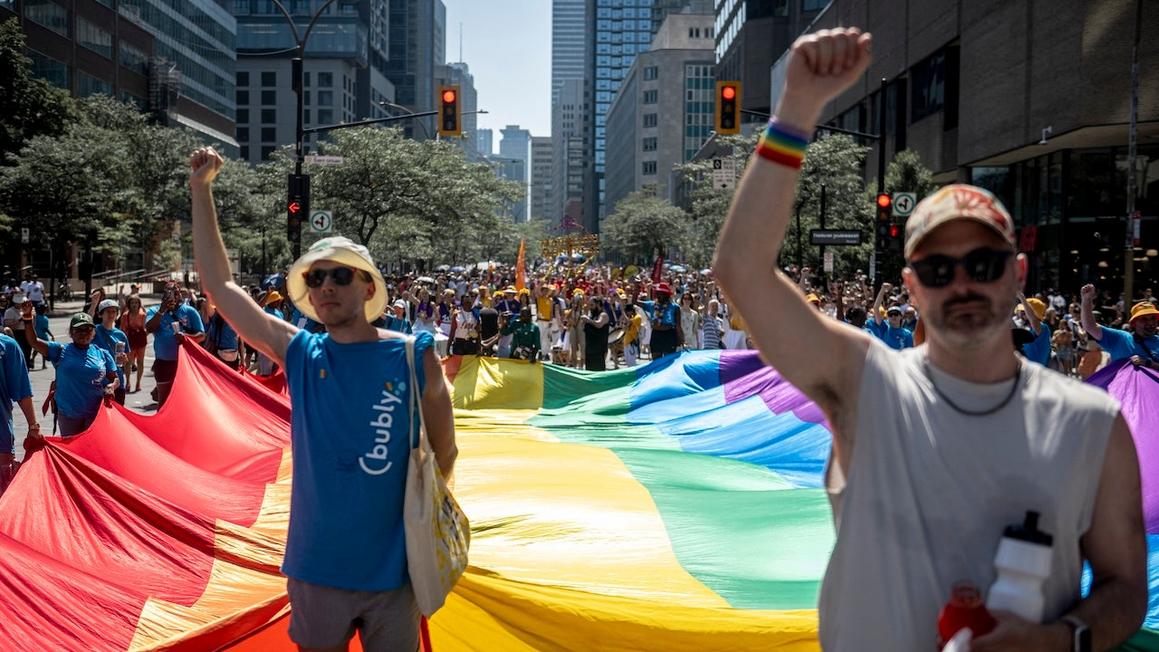 Chủ tịch Lễ hội Tự hào Canada từ chức sau phản ứng dữ dội 1 canada pride parade