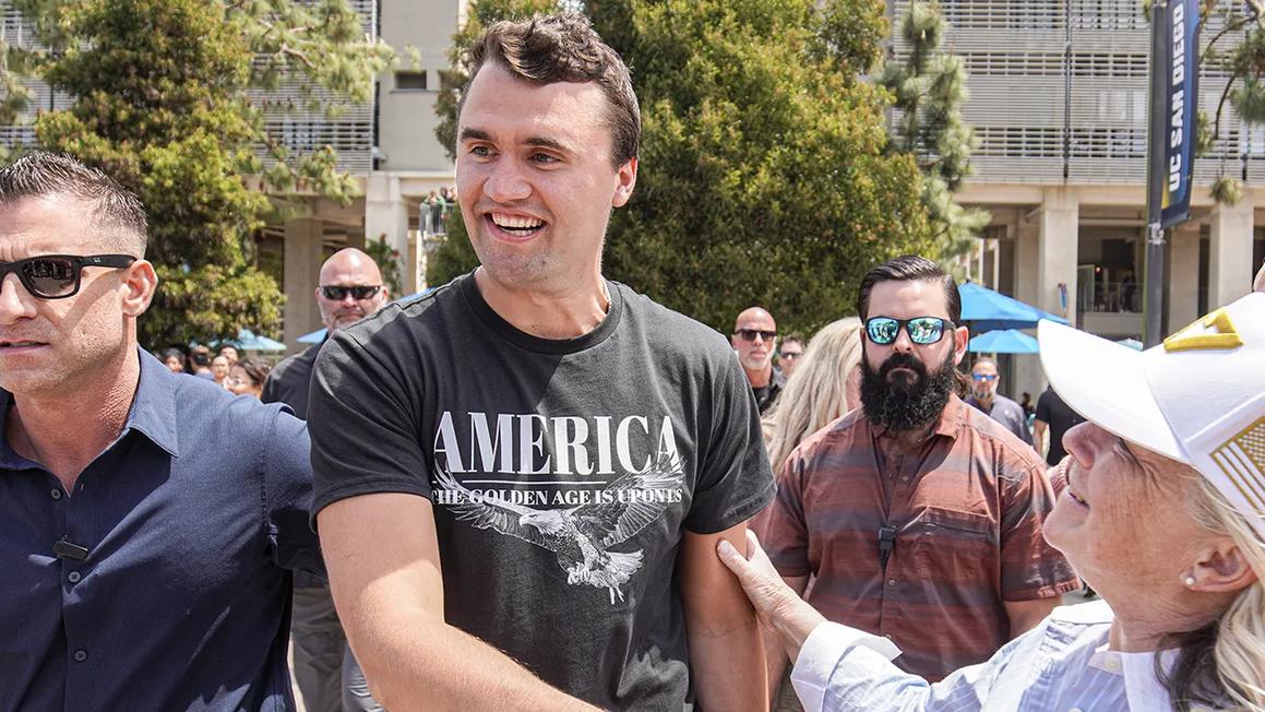 Giáo viên Rhode Island gọi Charlie Kirk là 'đồ bỏ đi' sẽ trở lại giảng dạy sau án đình chỉ 1 charlie kirk event