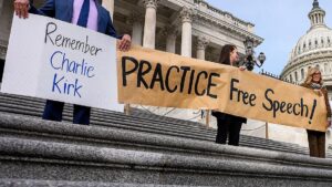 Sinh viên luật 'chiến đấu' với văn hóa hủy bỏ tại các trường đại học 18 Sinh viên luật ‘chiến đấu’ với văn hóa hủy bỏ tại các trường đại học