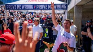 Giáo viên Iowa kiện vì bị sa thải sau bình luận về Charlie Kirk 11 Giáo viên Iowa kiện vì bị sa thải sau bình luận về Charlie Kirk