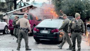 Nhà nổ tung ở Chino Hills, nhiều người bị thương, buộc phải sơ tán 6 Nhà nổ tung ở Chino Hills, nhiều người bị thương, buộc phải sơ tán