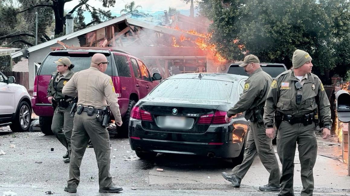 Nhà nổ tung ở Chino Hills, nhiều người bị thương, buộc phải sơ tán 1 chino hills fire 001 blurred