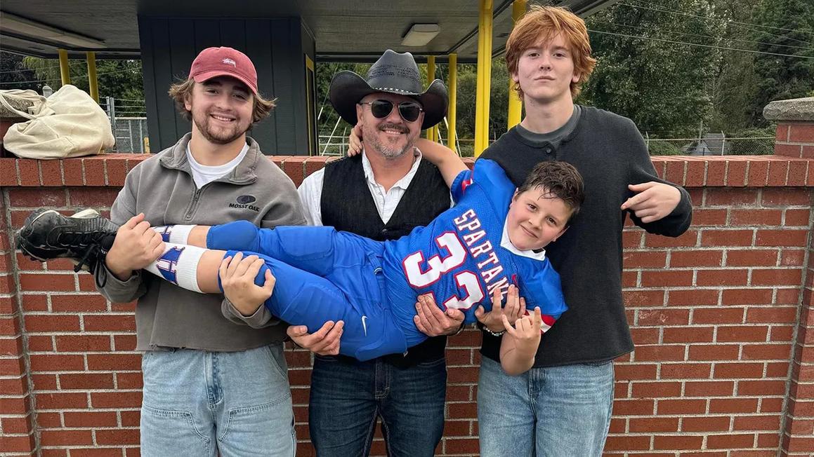 Phụ Huynh Oregon Phản Đối Khảo Sát Giới Tính tại Trường Học 1 chuck gonzales and sons