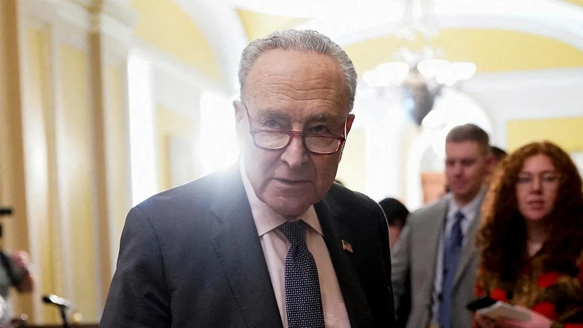 Bế tắc chính trị Mỹ: Khi Đảng Cộng Hòa và Dân Chủ đối đầu 1 chuck schumer leader