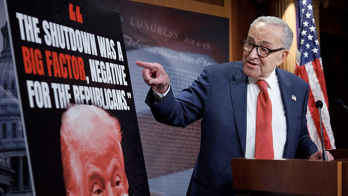 Thượng nghị sĩ Chuck Schumer trở thành mục tiêu hàng đầu của giới truyền thông sau vụ đóng cửa chính phủ 1 chuck schumer shutdown presser 3