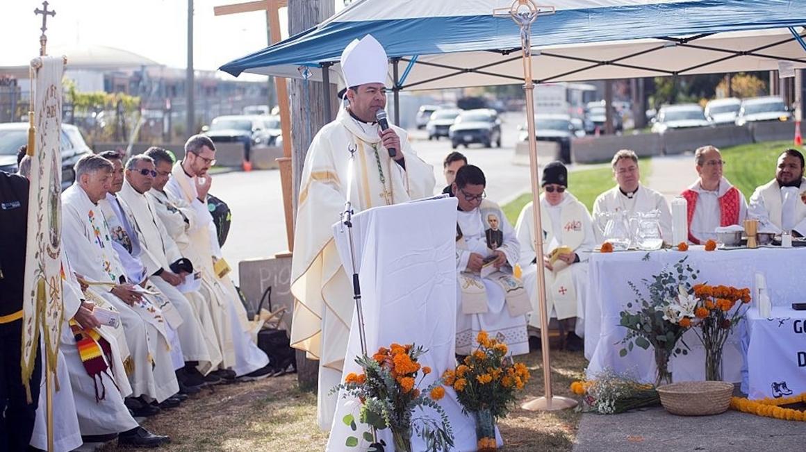 Lãnh đạo tôn giáo phản đối việc ICE ngăn cản cử hành Thánh Lễ cho người nhập cư 1