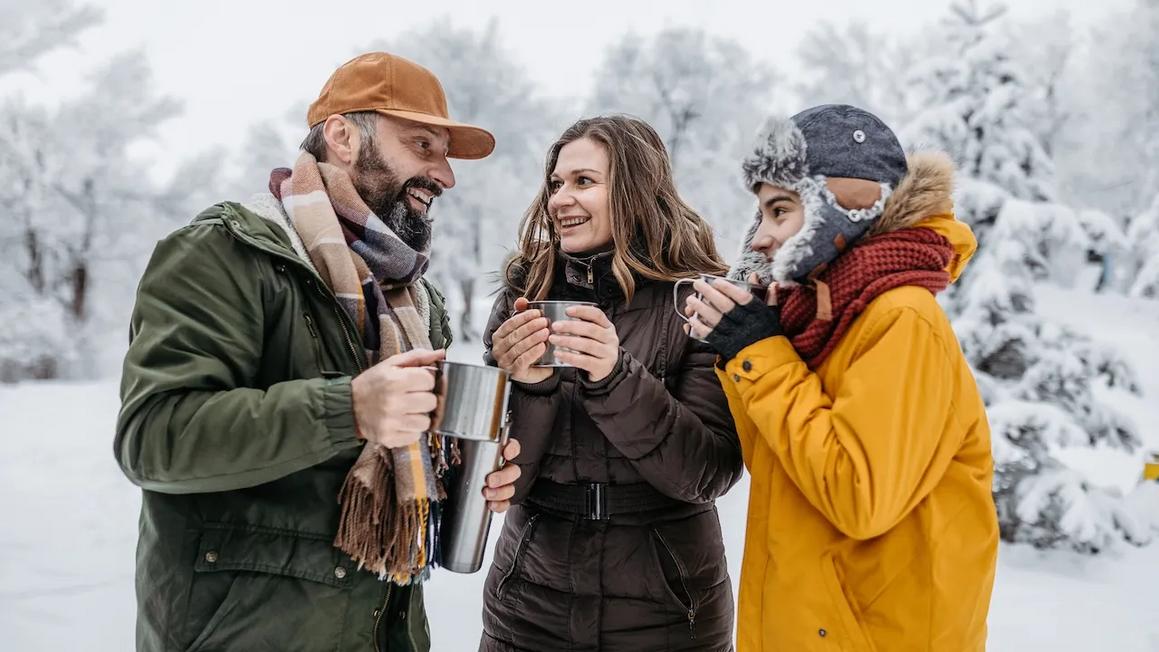 Từ găng tay sưởi ấm đến ly thông minh: Quà tặng công nghệ đánh bại giá lạnh 1 cold weather accessories