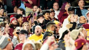 Cổ Động Viên Commanders Bị Chỉ Trích Vì La Ó Tổng Thống Trump Trong Lễ Quân Đội Mỹ 10 Cổ Động Viên Commanders Bị Chỉ Trích Vì La Ó Tổng Thống Trump Trong Lễ Quân Đội Mỹ