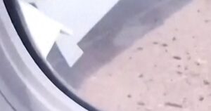 Máy bay chở Bộ trưởng Công nghiệp Congo gặp nạn khi hạ cánh 13 Máy bay chở Bộ trưởng Công nghiệp Congo gặp nạn khi hạ cánh