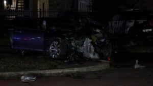 Xe cảnh sát Houston va chạm khi đang làm nhiệm vụ 2 Xe cảnh sát Houston va chạm khi đang làm nhiệm vụ