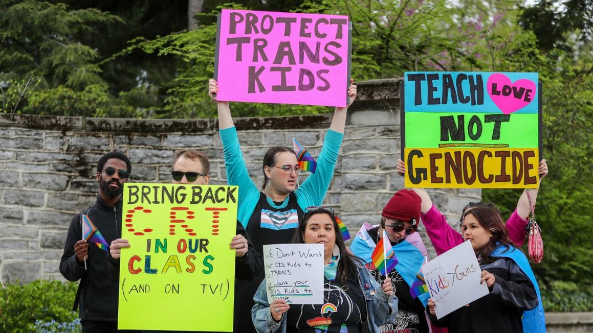 Tổ Chức Giám Sát: Các Đại Học Đổi Tên Chương Trình DEI Để Né Tránh Lệnh Trừng Phạt của Tổng Thống Donald Trump 1 dei protesters