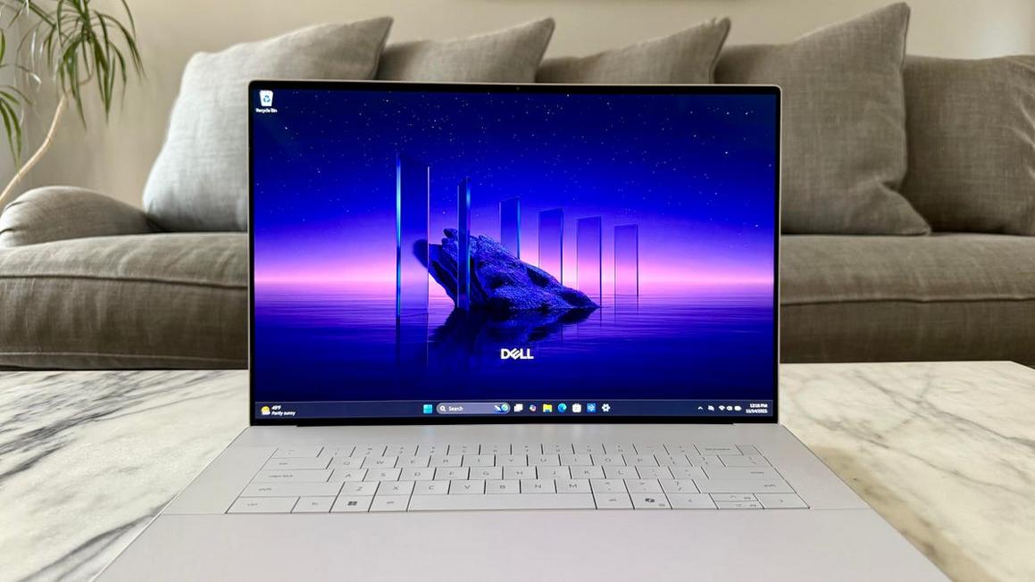Đánh giá Dell 16 Premium: Tên mới, thiết kế cũ, hiệu năng cải thiện nhẹ 1 dell 16 premium display