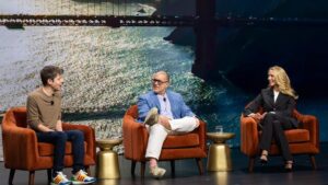 Các lãnh đạo OpenAI Sam Altman và Jony Ive tiết lộ nguyên mẫu thiết bị AI không màn hình