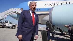 Một nửa người Mỹ nói chính quyền Trump không cam kết bảo vệ quyền và tự do của người dân 11 Một nửa người Mỹ nói chính quyền Trump không cam kết bảo vệ quyền và tự do của người dân