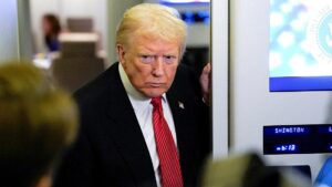 Tổng Thống Donald Trump bị chất vấn về việc nhắm mục tiêu vào các đối thủ chính trị 18 Tổng Thống Donald Trump bị chất vấn về việc nhắm mục tiêu vào các đối thủ chính trị