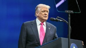 Tổng Thống Donald Trump kêu gọi điều tra các quan chức thúc đẩy chính sách khí hậu cực đoan: “Phạt thành công, thưởng thất bại”