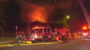 Cháy nhà bỏ hoang ở khu Montrose, hàng xóm nói người vô gia cư từng ở đó