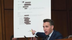 Điều Khoản Mới Trong Dự Luật Ngưng Hoạt Động của Chính Phủ Mỹ Có Thể Mang Lại Hàng Triệu Đô-la Cho 8 Thượng Nghị Sĩ 15 Điều Khoản Mới Trong Dự Luật Ngưng Hoạt Động của Chính Phủ Mỹ Có Thể Mang Lại Hàng Triệu Đô-la Cho 8 Thượng Nghị Sĩ