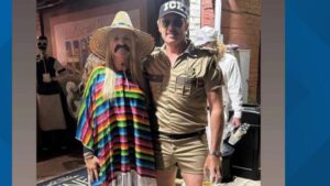 Nhân viên trường học bị chỉ trích vì trang phục Halloween gây tranh cãi 10 Nhân viên trường học bị chỉ trích vì trang phục Halloween gây tranh cãi