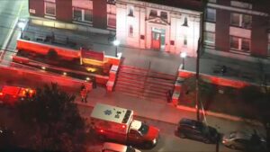 Khí độc từ vụ tràn hóa chất khiến cư dân khu chung cư West Mount Airy phải sơ tán