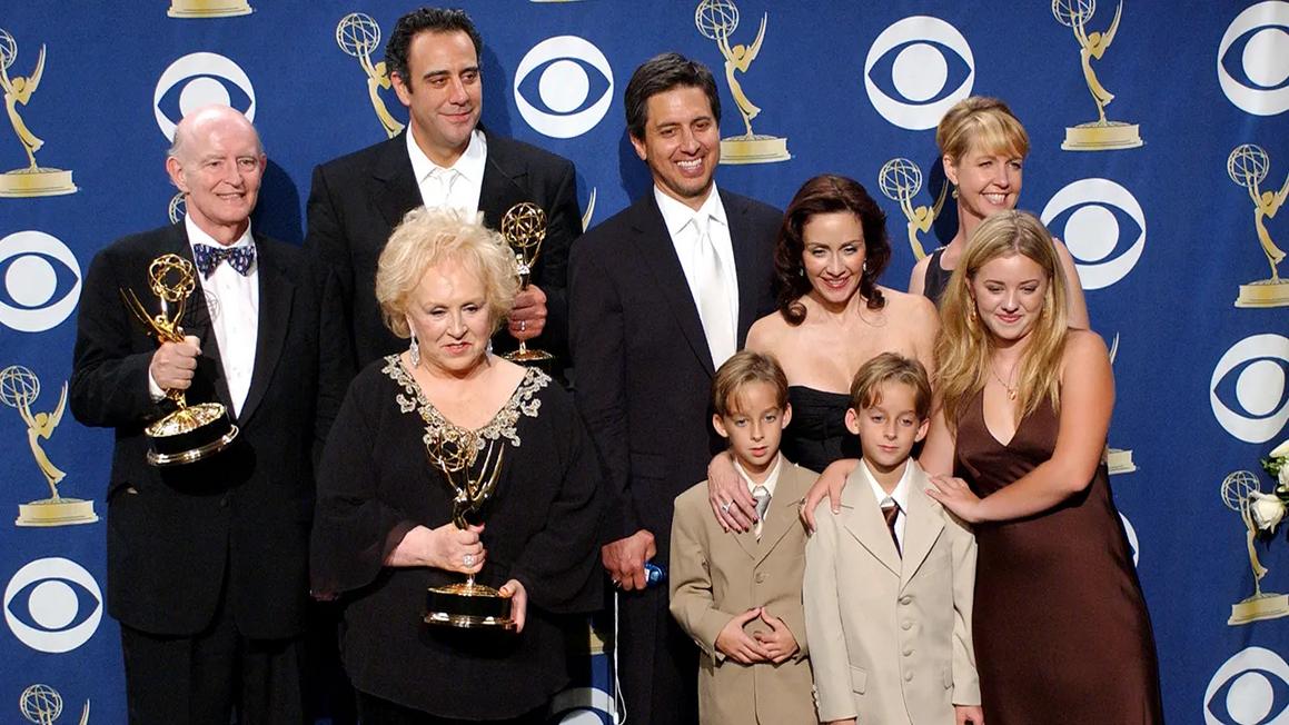 Dàn diễn viên 'Everybody Loves Raymond' tái hợp nhân dịp kỷ niệm 30 năm 1 everybody loves raymond cast photo