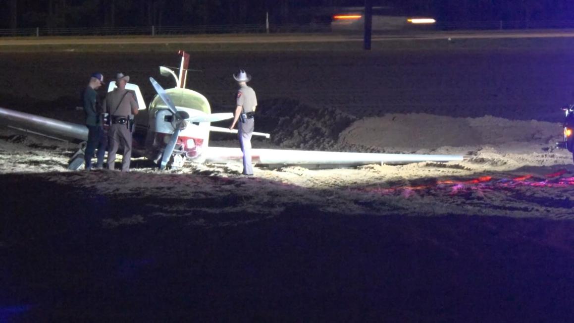 Phi công hạ cánh khẩn cấp máy bay ở khu dân cư mới sau sự cố động cơ 1 f4a7b131 d269 4964 8b23