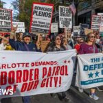 Cảnh sát liên bang bắt giữ 130 người trong chiến dịch di trú tại Charlotte 39 Cảnh sát liên bang bắt giữ 130 người trong chiến dịch di trú tại Charlotte