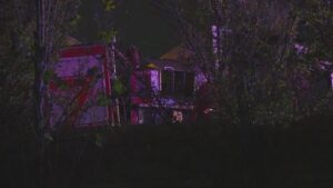 Bốn lính cứu hỏa Houston nhập viện sau tai nạn xe chở hàng