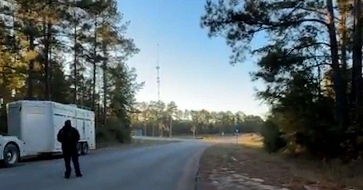 Cặp vợ chồng Mississippi kể lại vụ việc bị khỉ hoang bắn 1 f tov monkey shotdown 251105.00 02 10 24.Still006