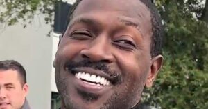 Antonio Brown ra tù sau khi đóng tiền bảo lãnh 15 Antonio Brown ra tù sau khi đóng tiền bảo lãnh