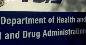 Quy tắc mới về vaccine của FDA được lên kế hoạch giữa cáo buộc tiêm chủng COVID