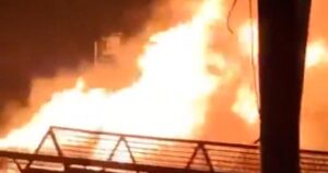 Xe phát nổ tại Ấn Độ khiến ít nhất tám người thiệt mạng 5 Xe phát nổ tại Ấn Độ khiến ít nhất tám người thiệt mạng