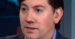 Người đàn ông đứng sau sơ yếu lý lịch Jonas Brothers lan truyền mạng lên tiếng 5 Người đàn ông đứng sau sơ yếu lý lịch Jonas Brothers lan truyền mạng lên tiếng