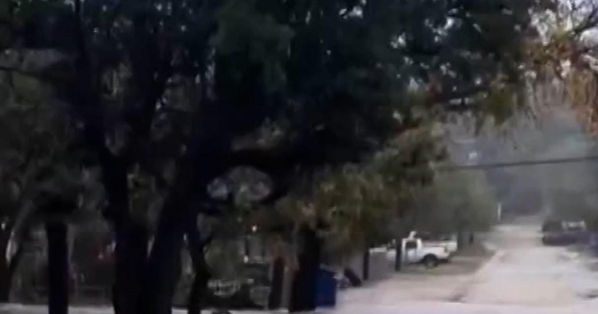 Miền Nam Texas hứng chịu mưa lớn, lũ quét 1 f vert brk la texas flooding 251120 nwyk7d