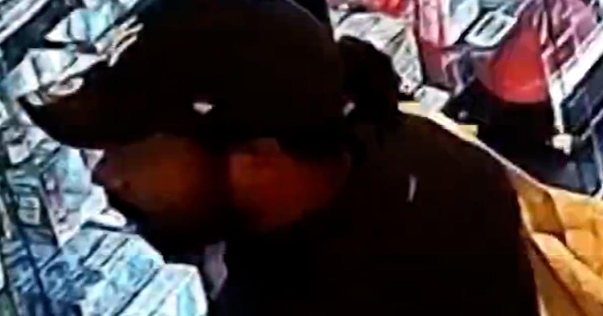 10,000 đô la tiền thẻ bài Pokemon và bóng chày bị đánh cắp ở New York 1 f vert brk pokemon card theft 251113.00 00 18 08.Still002 6bt3t2