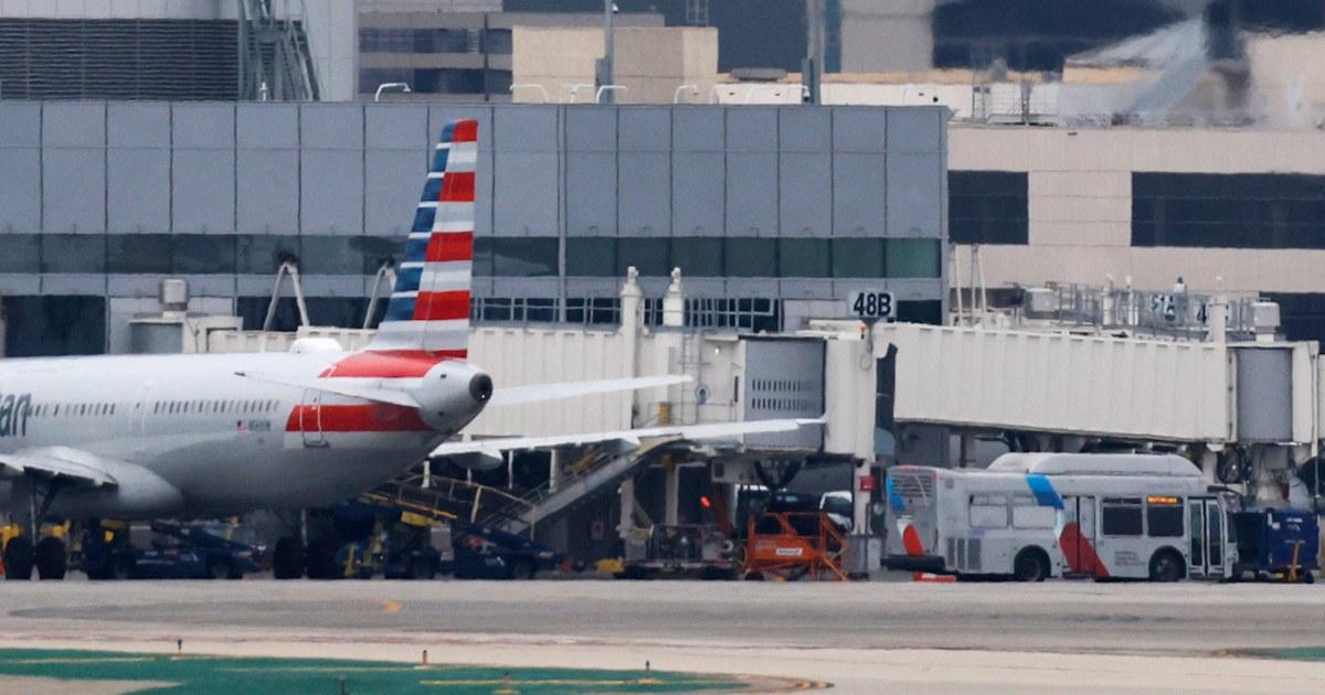 Lưu thông hàng không dần cải thiện sau khi chính phủ tái hoạt động 1 f vert brk tdy airtravel 251115.00 00 31 23.Still003 kld70e