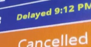 Số chuyến bay bị hủy theo quy định dự kiến gia tăng 13 Số chuyến bay bị hủy theo quy định dự kiến gia tăng