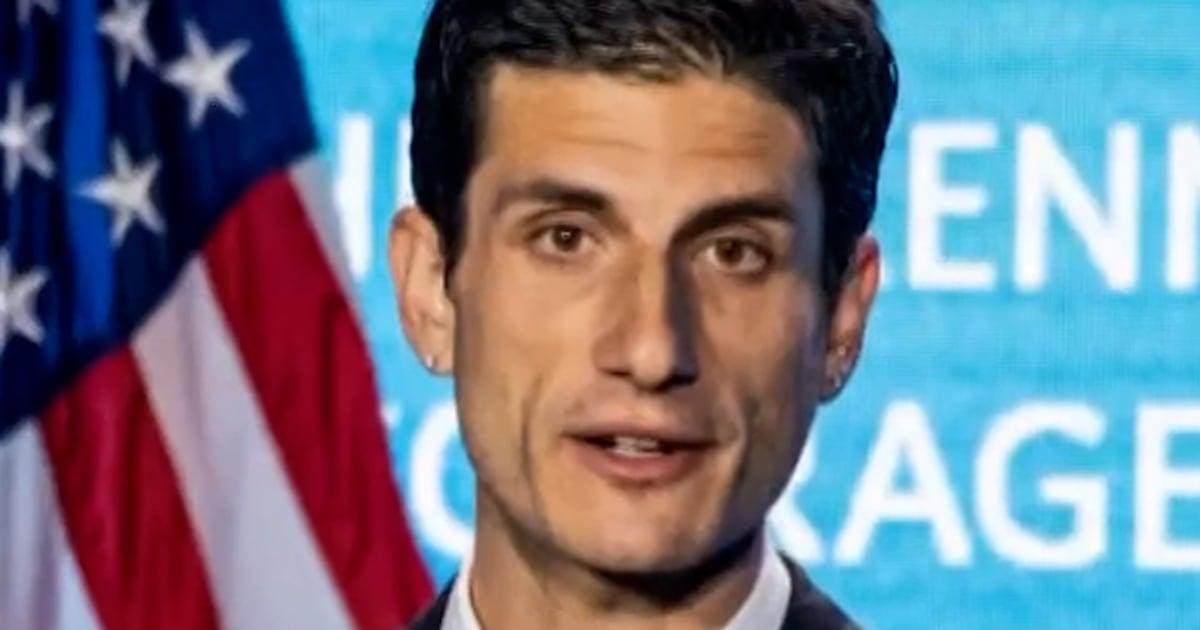 f vert brk tdy grandson running 251112.00 00 55 24.Still002 9pa9cs